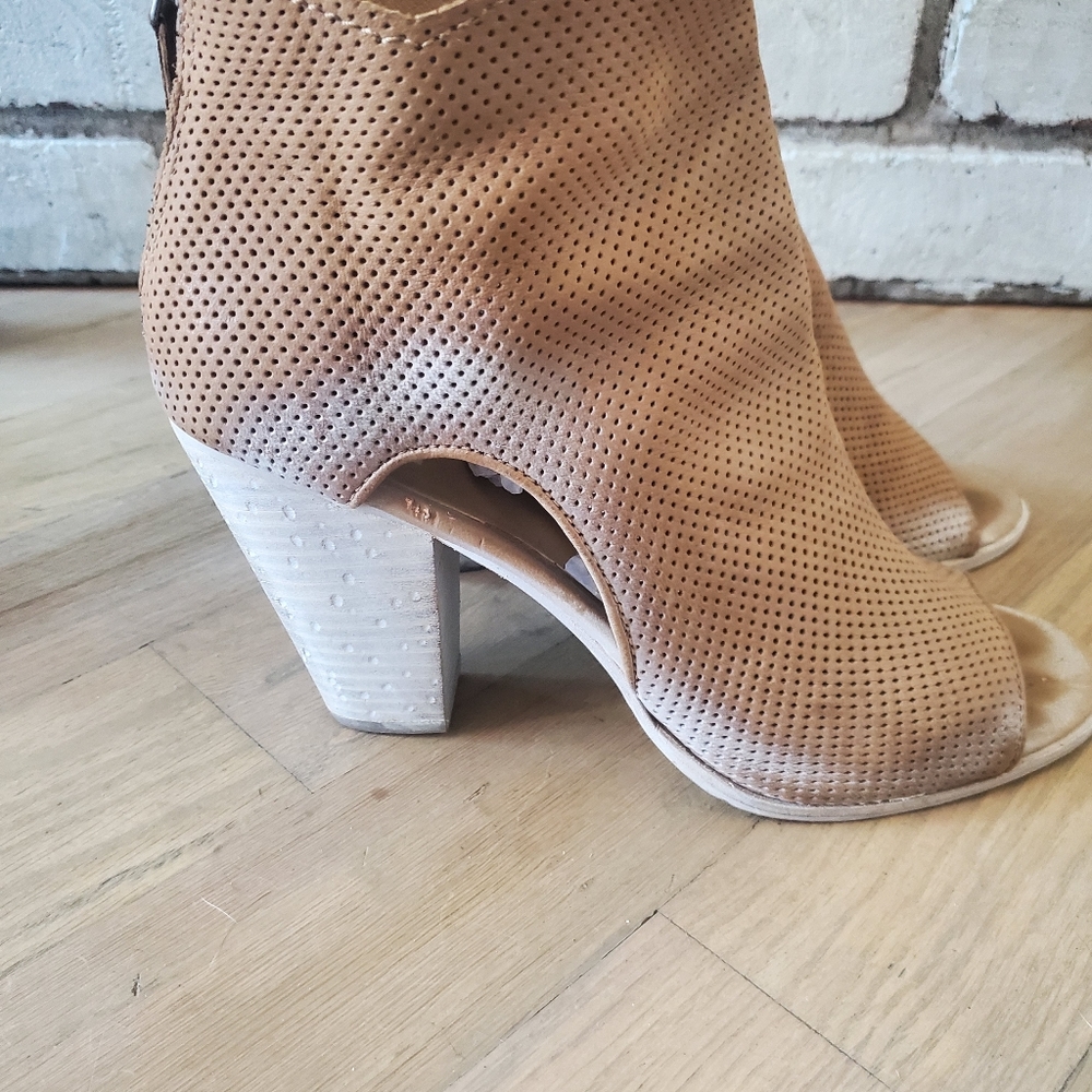 🎉HP🎉DV by Dolce Vita Harem nubuck booties - Picture 4 of 7